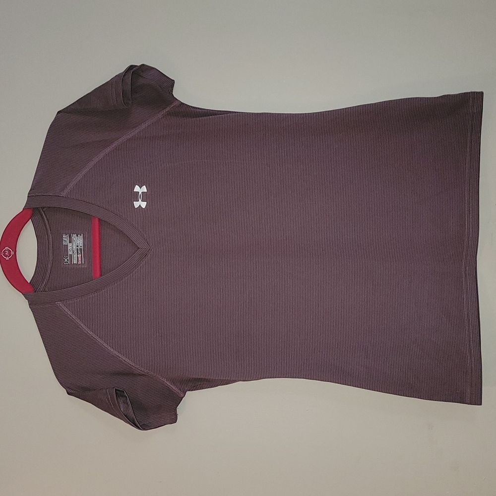Womens semi fitted under Armour heat gear tshirt